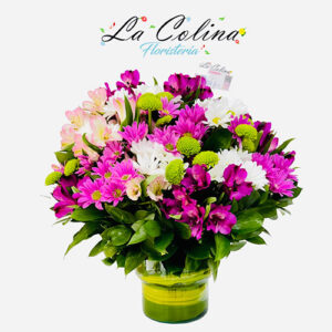 Arreglo de flores con margaritas y astromelias
