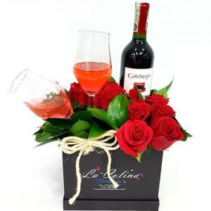 Caja de Rosas con Vino a domicilio en Bogota