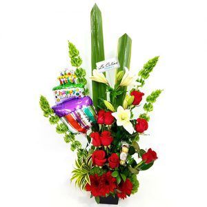 Arreglo Floral con Rosas y Chocolates de Cumpleaño a domicilio Bogota