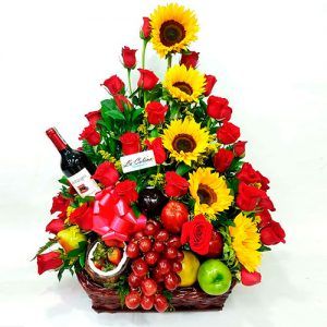Arreglo de Rosas Con frutas y Vino Para Mujer Toledo