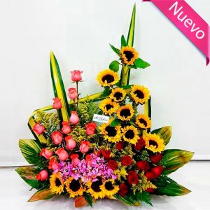 Arreglo floral con rosas y girasoles Marsella Nuevo