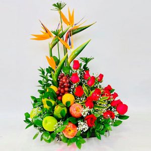 Arreglo Frutal con rosas y flores exóticas Gaspar