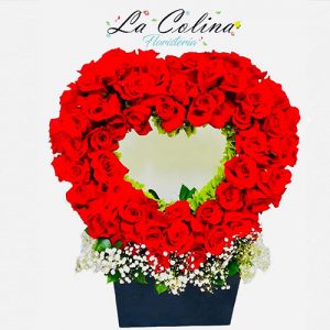 Arreglo Floral en forma de corazón Rosas Rojas
