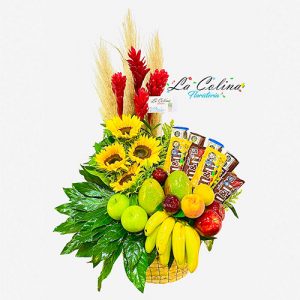 Arreglo floral con frutas y chocolates
