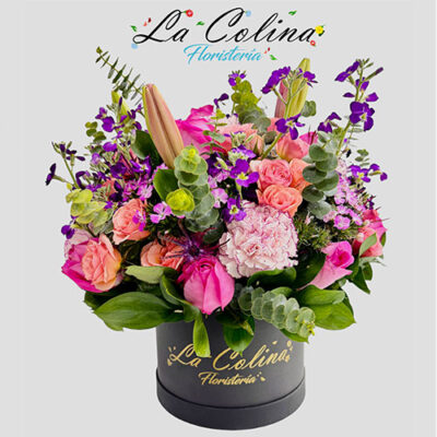 Cilindro de rosas y lirios Esmeralda