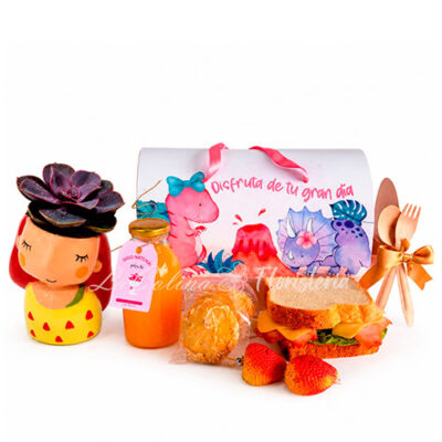 Desayuno infantil en caja buzón con suculenta